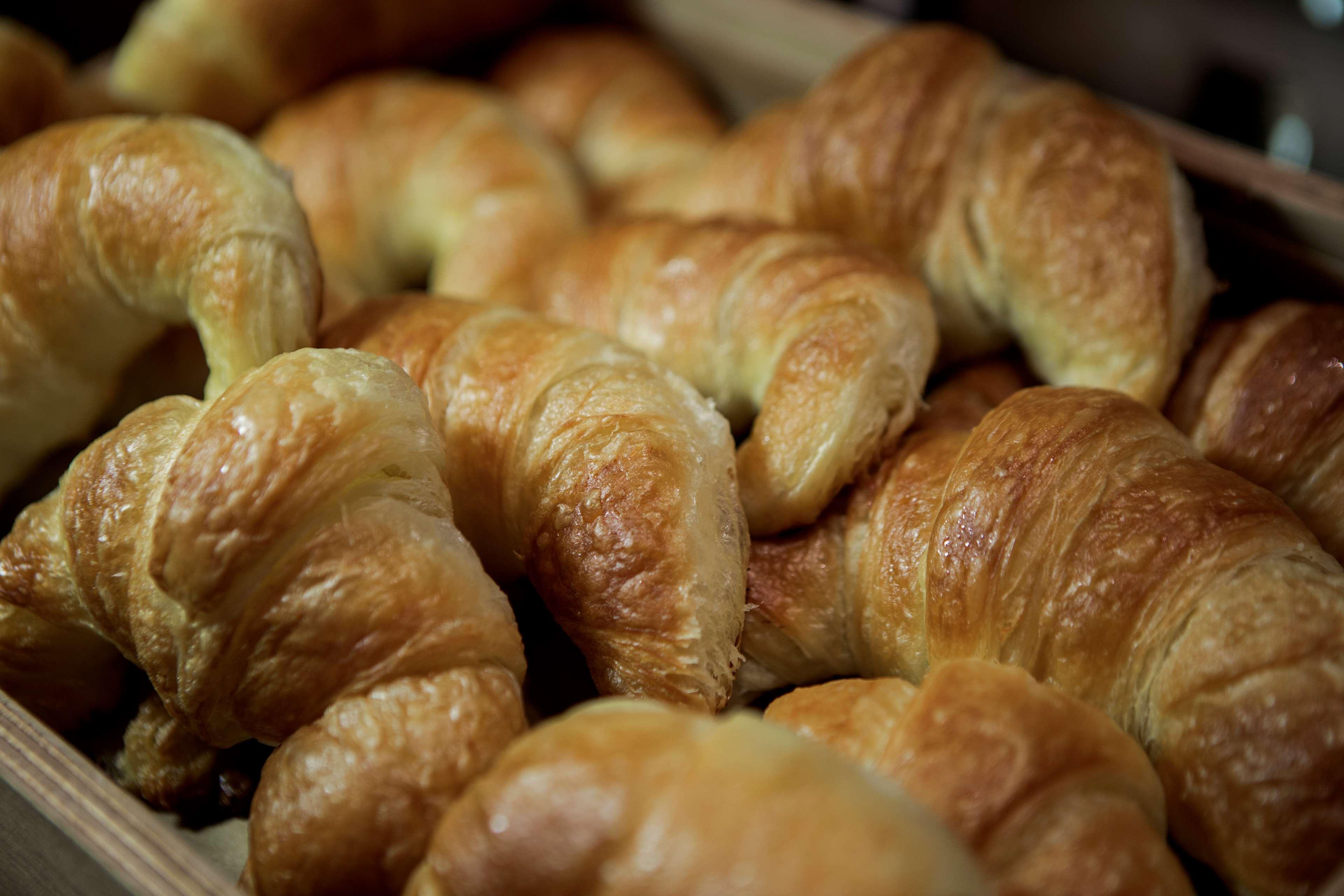 Hilton Batumi Hotel Kültér fotó Croissants