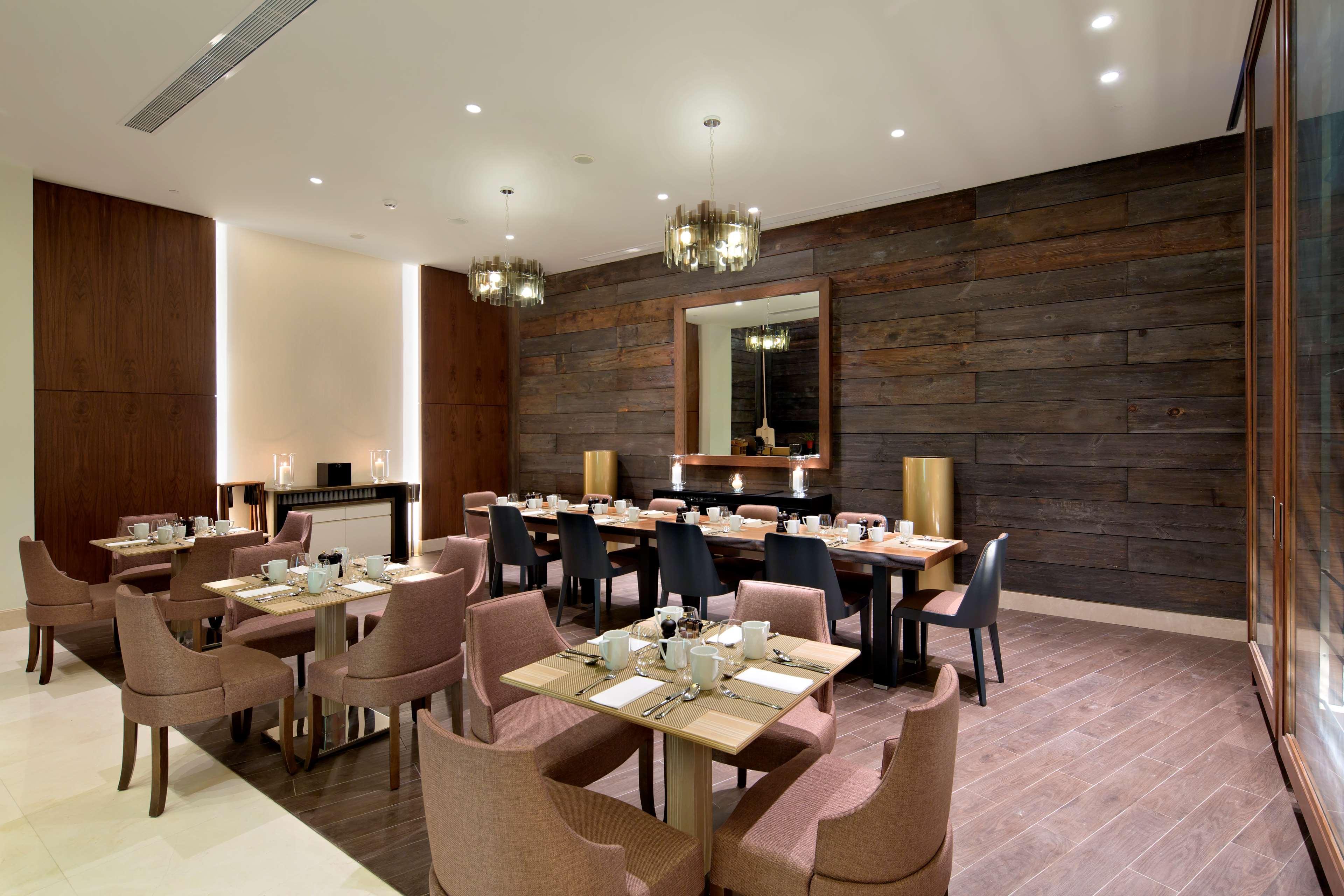 Hilton Batumi Hotel Kültér fotó The restaurant