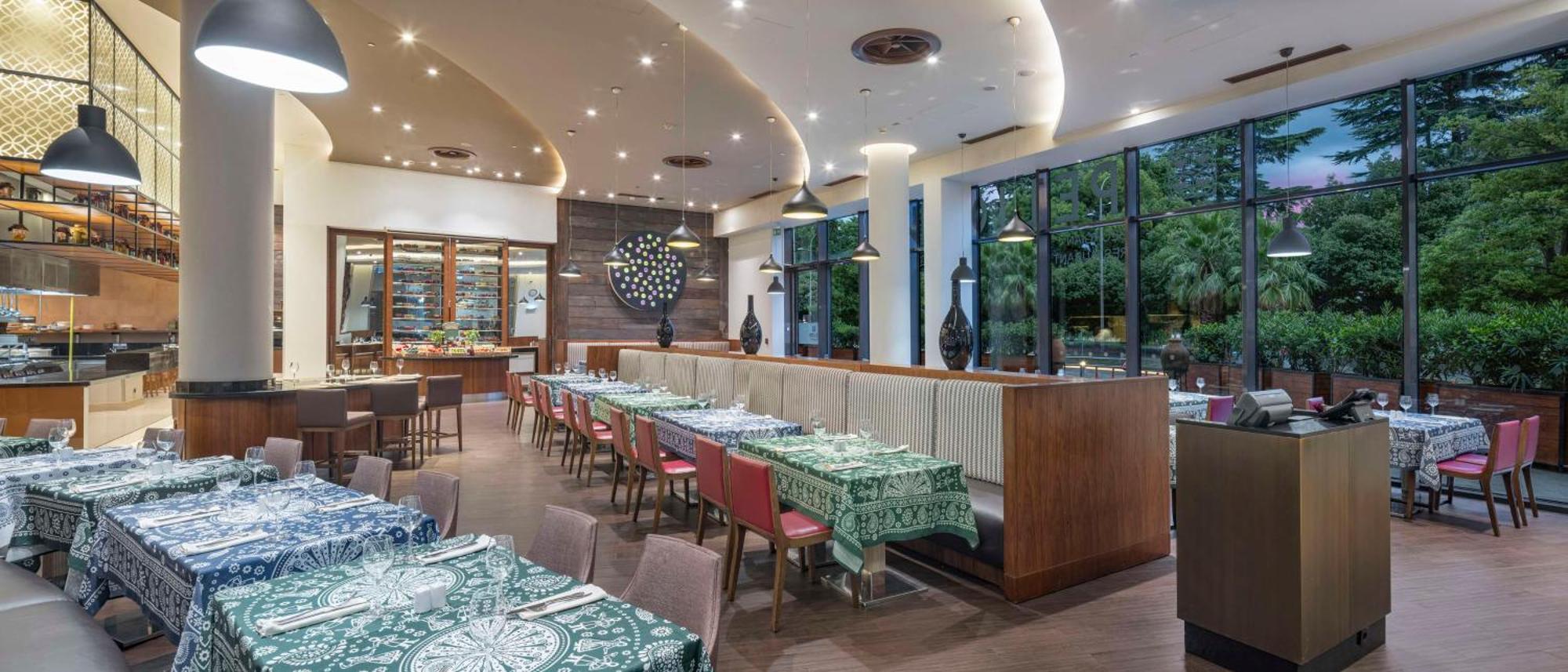 Hilton Batumi Hotel Kültér fotó The restaurant