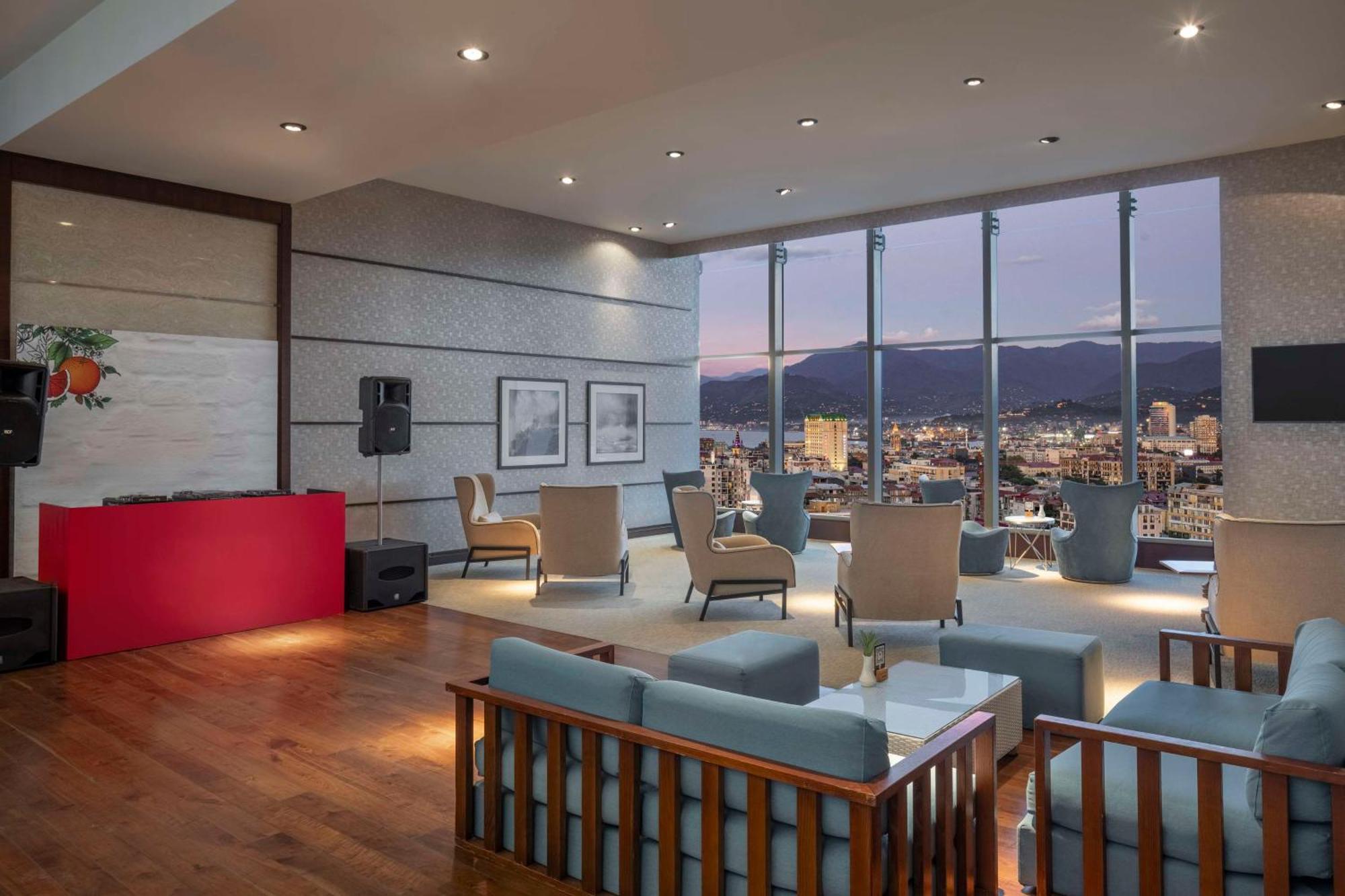 Hilton Batumi Hotel Kültér fotó The lounge at the airport