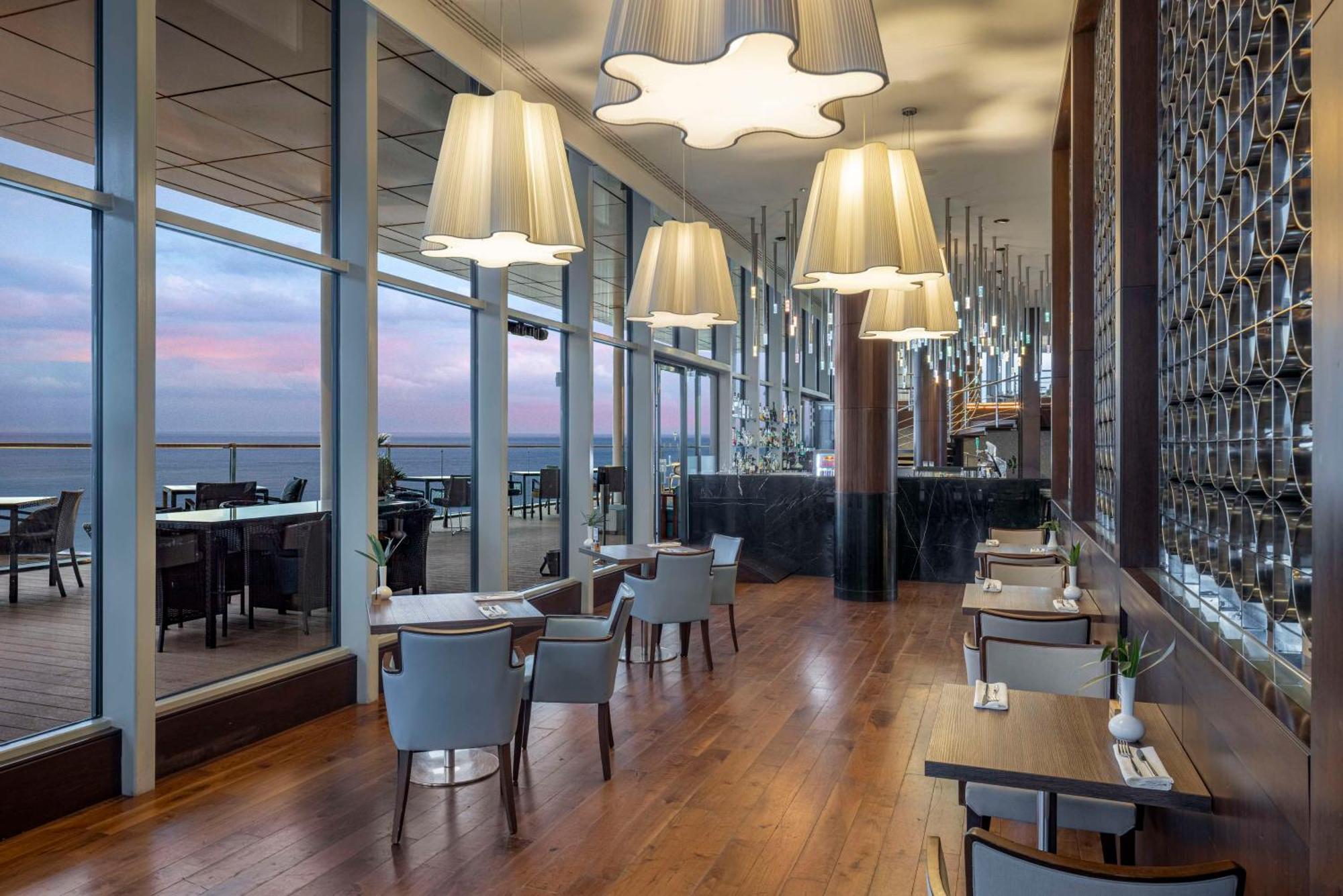 Hilton Batumi Hotel Kültér fotó The Lounge at the 360° Restaurant