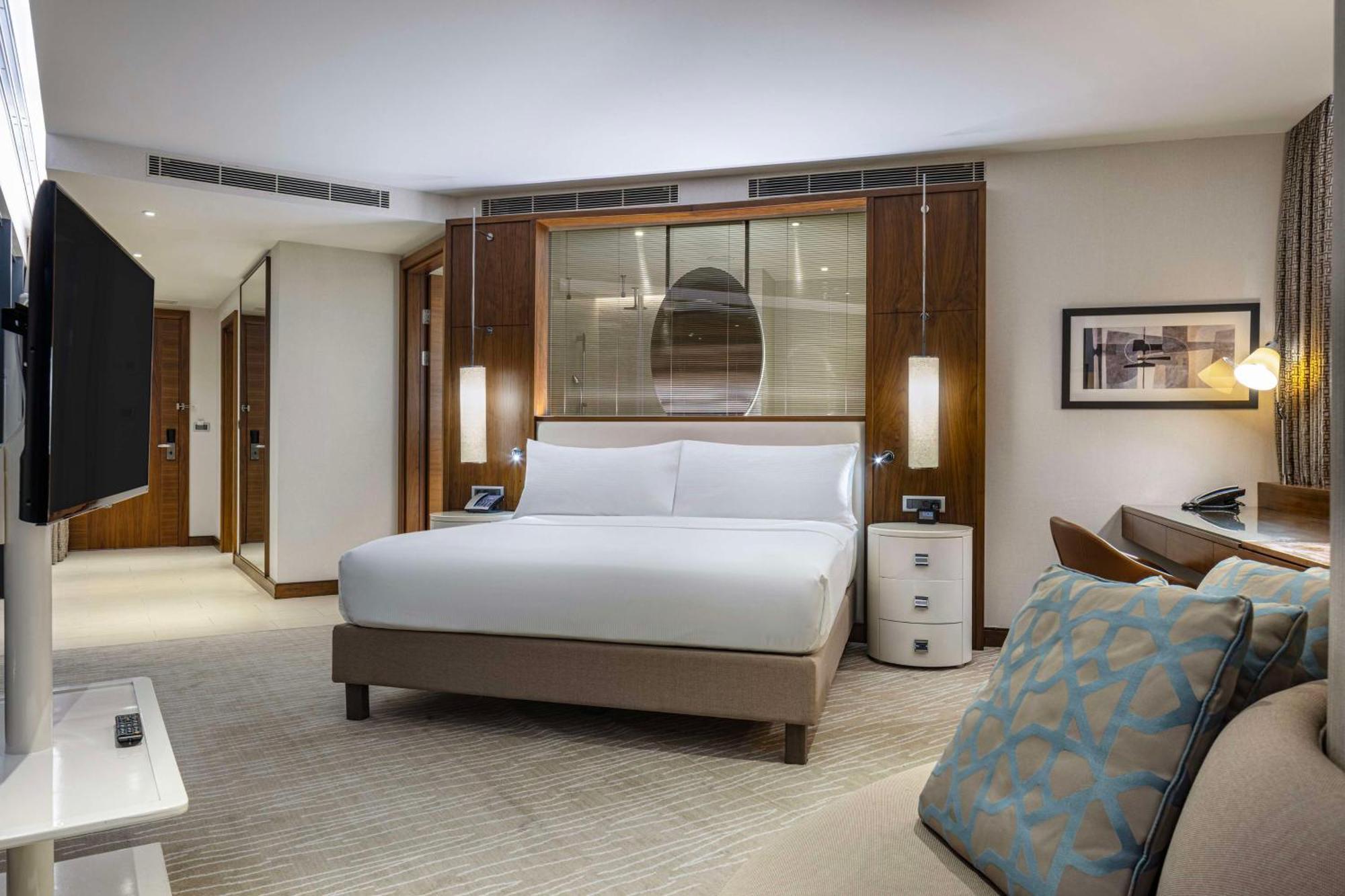 Hilton Batumi Hotel Kültér fotó A bedroom at the hotel