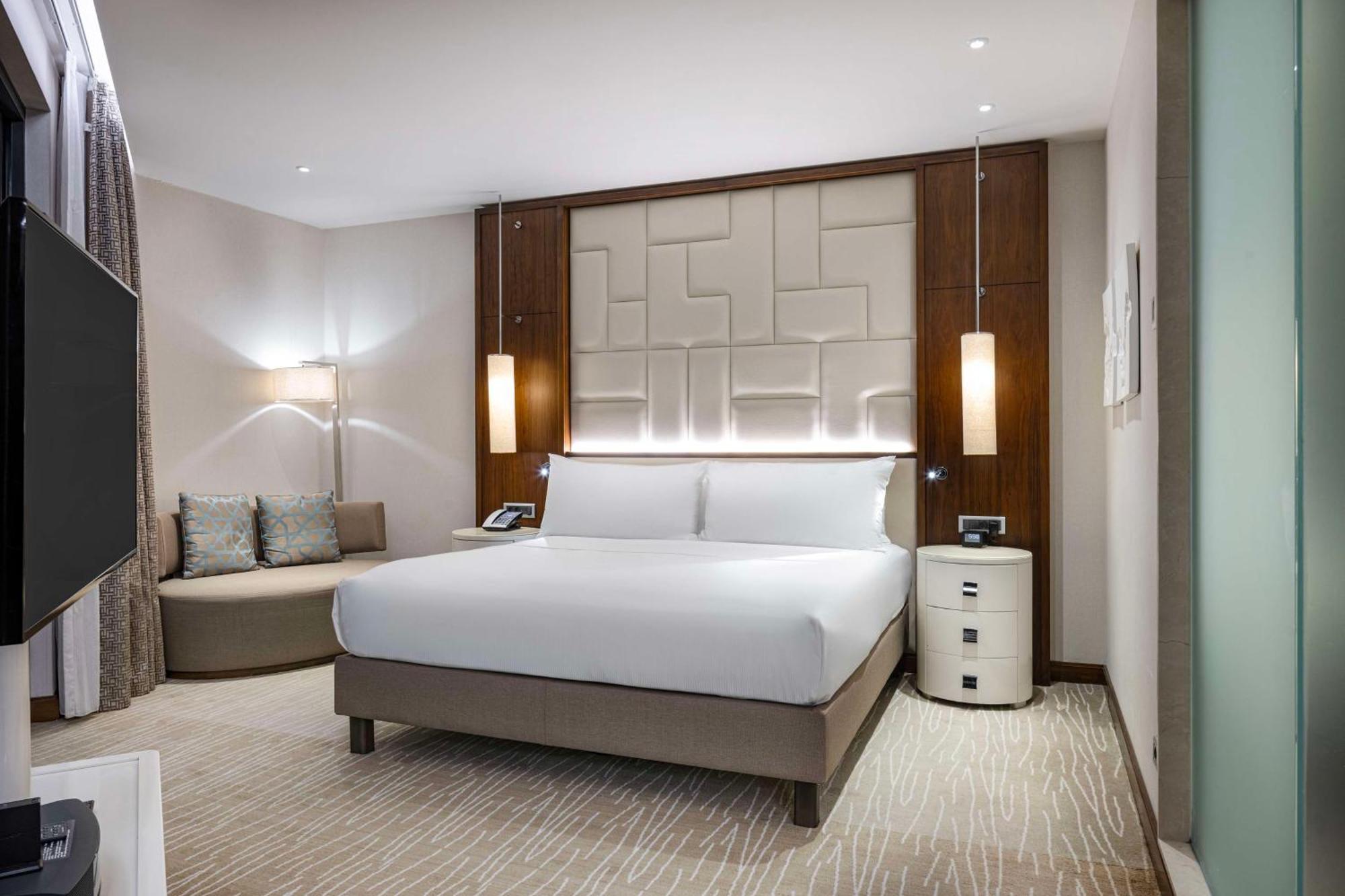 Hilton Batumi Hotel Kültér fotó A bedroom at the hotel