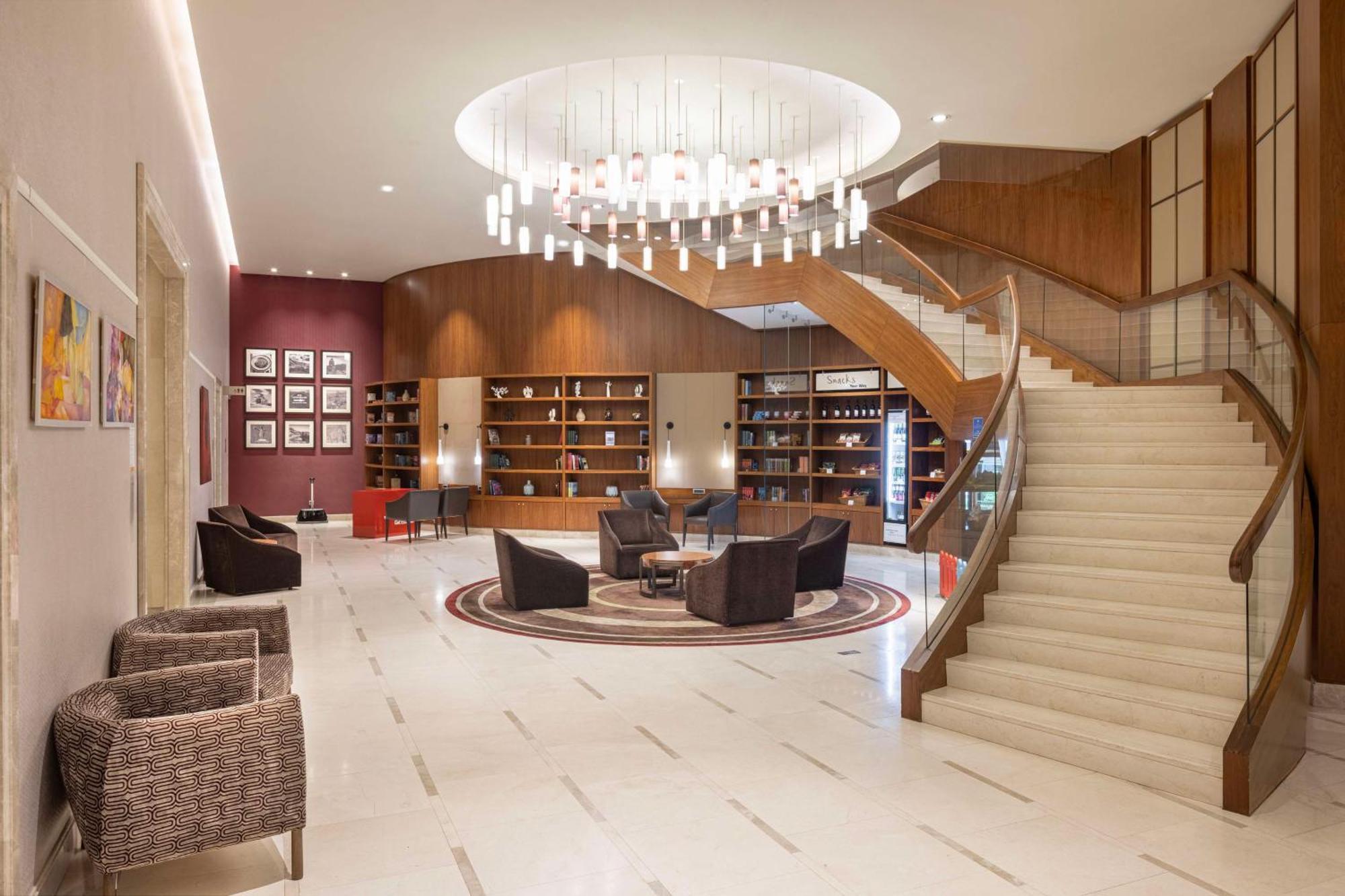 Hilton Batumi Hotel Kültér fotó Lobby